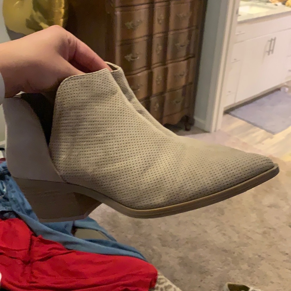 Universal thread suede booties